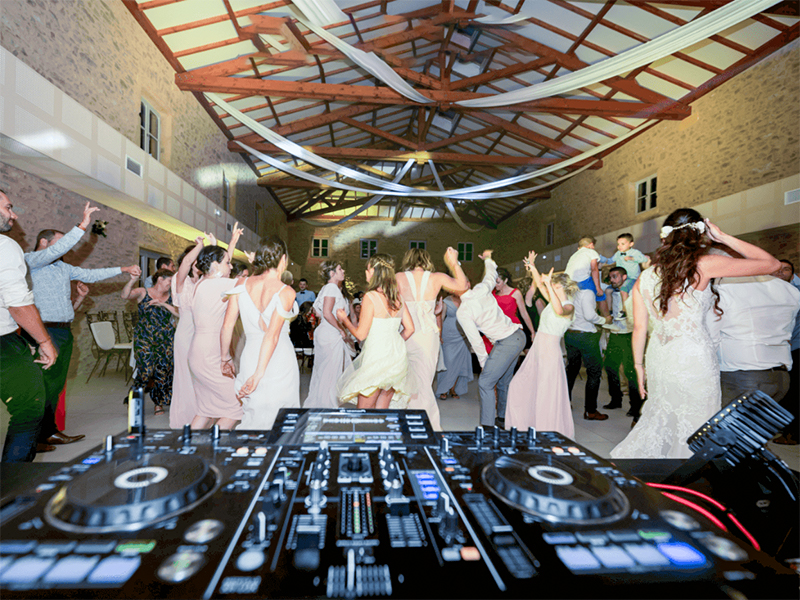 Un mariage réussi avec un DJ professionnel au Pays Basque