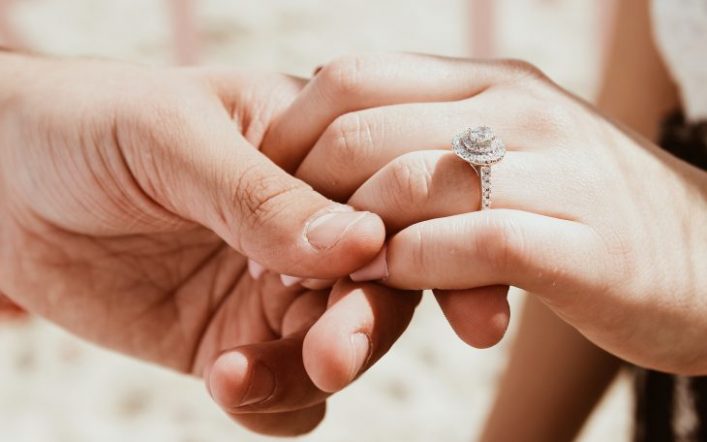 Offrir une bague de fiançailles